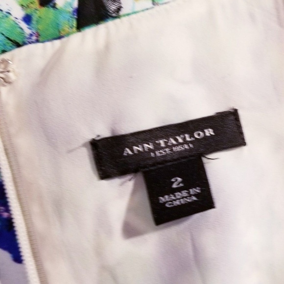 **Sold**  Ann Taylor Green Floral Dress Silk Trim - Picture 4 of 6